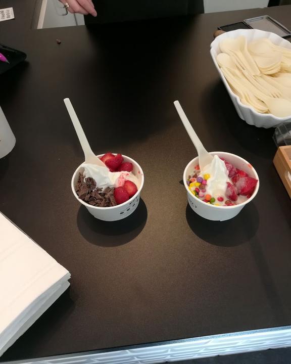 YOMARO Frozen Yogurt